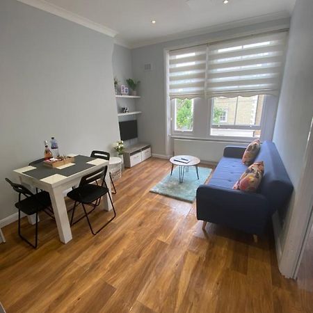 Appartamento Stunning 2 Bed Flat In Ladbroke Grove Londra Esterno foto
