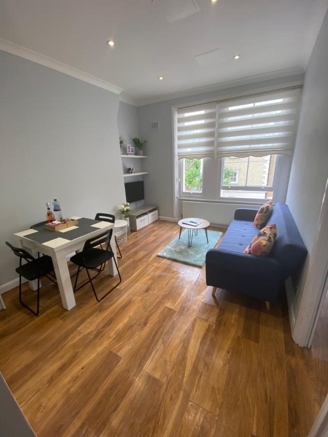 Appartamento Stunning 2 Bed Flat In Ladbroke Grove Londra Esterno foto