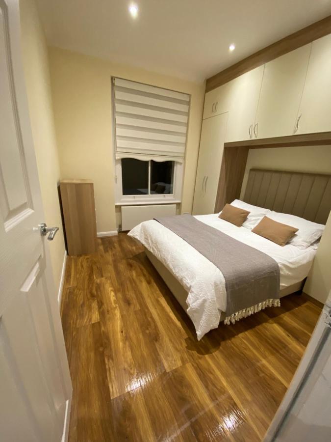 Appartamento Stunning 2 Bed Flat In Ladbroke Grove Londra Esterno foto
