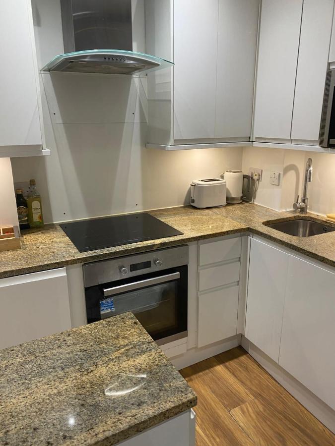 Appartamento Stunning 2 Bed Flat In Ladbroke Grove Londra Esterno foto